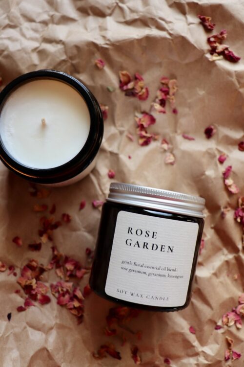 Prírodná sviečka zo sójového vosku s esenciálnymi olejmi ROSE GARDEN
